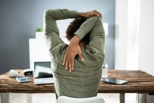 exercicios de alongamento para quem fica muito tempo sentado 1