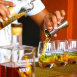 Aprenda algumas técnicas para fazer drinks incríveis