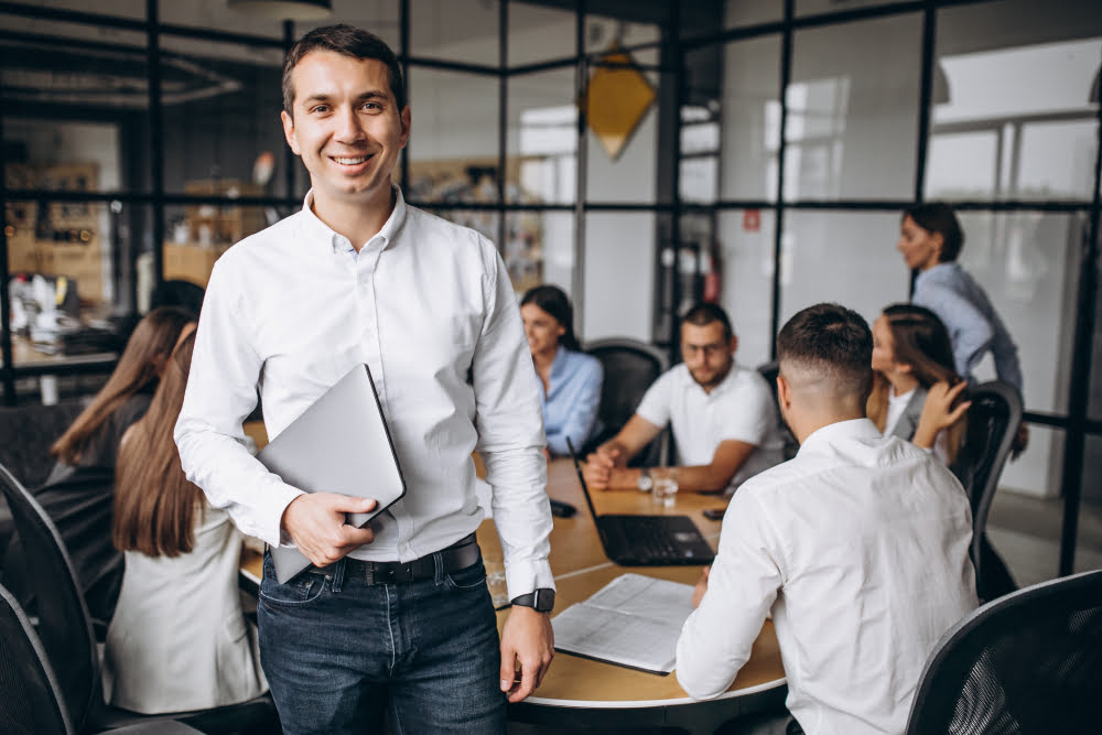 Estratégias de Branding Pessoal: Como o Branding Pessoal de uma Empresa Ajuda a Atrair Clientes e Aumentar Receitas 14 Compradores Empresas